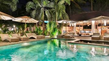 Outdoor pool, pool loungers