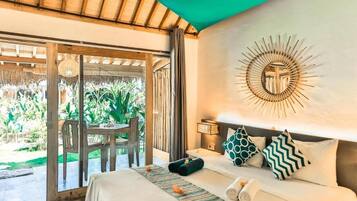 Roupas de cama premium, cofres nos quartos, escrivaninha