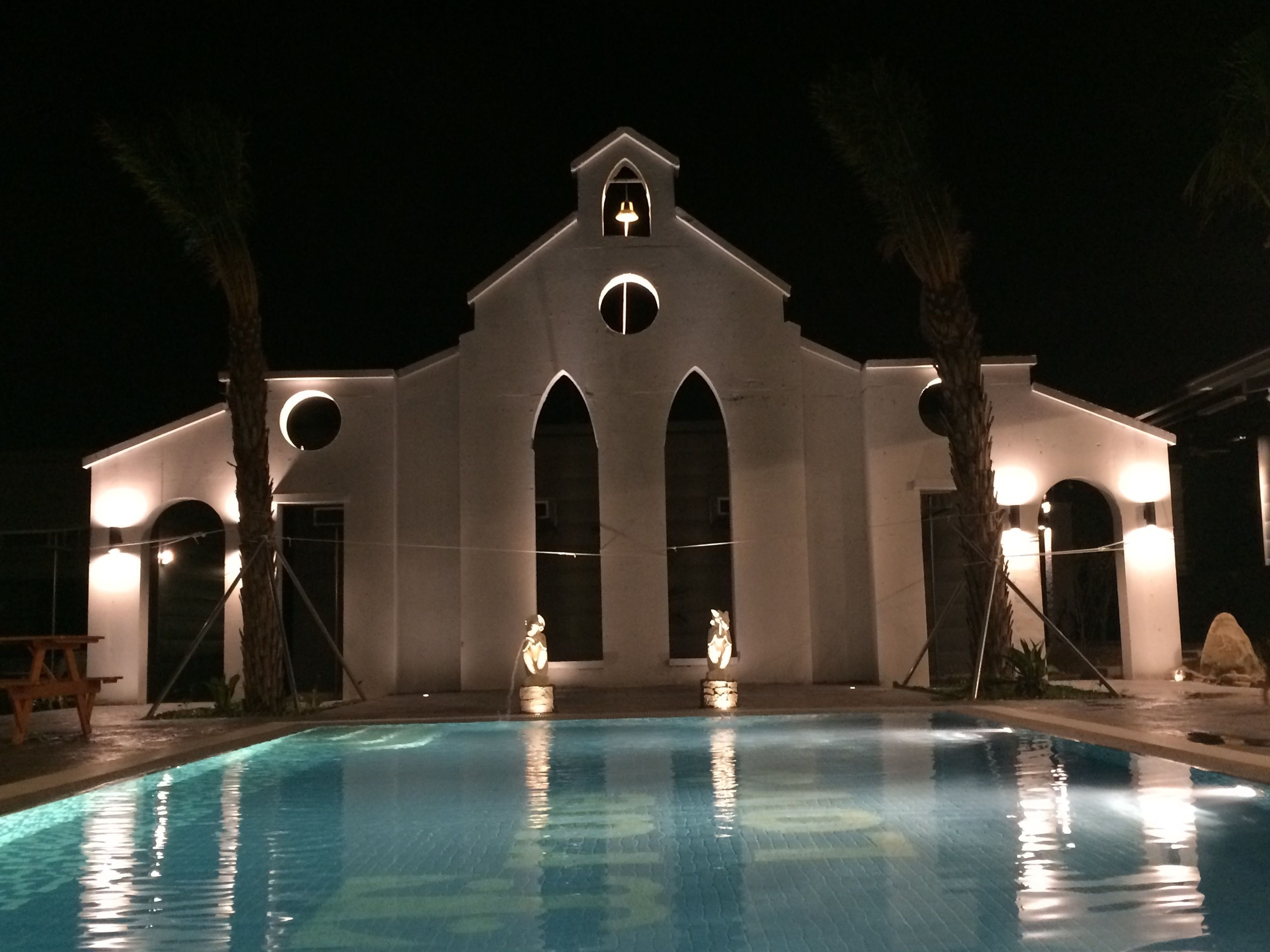 Outdoor pool, pool loungers