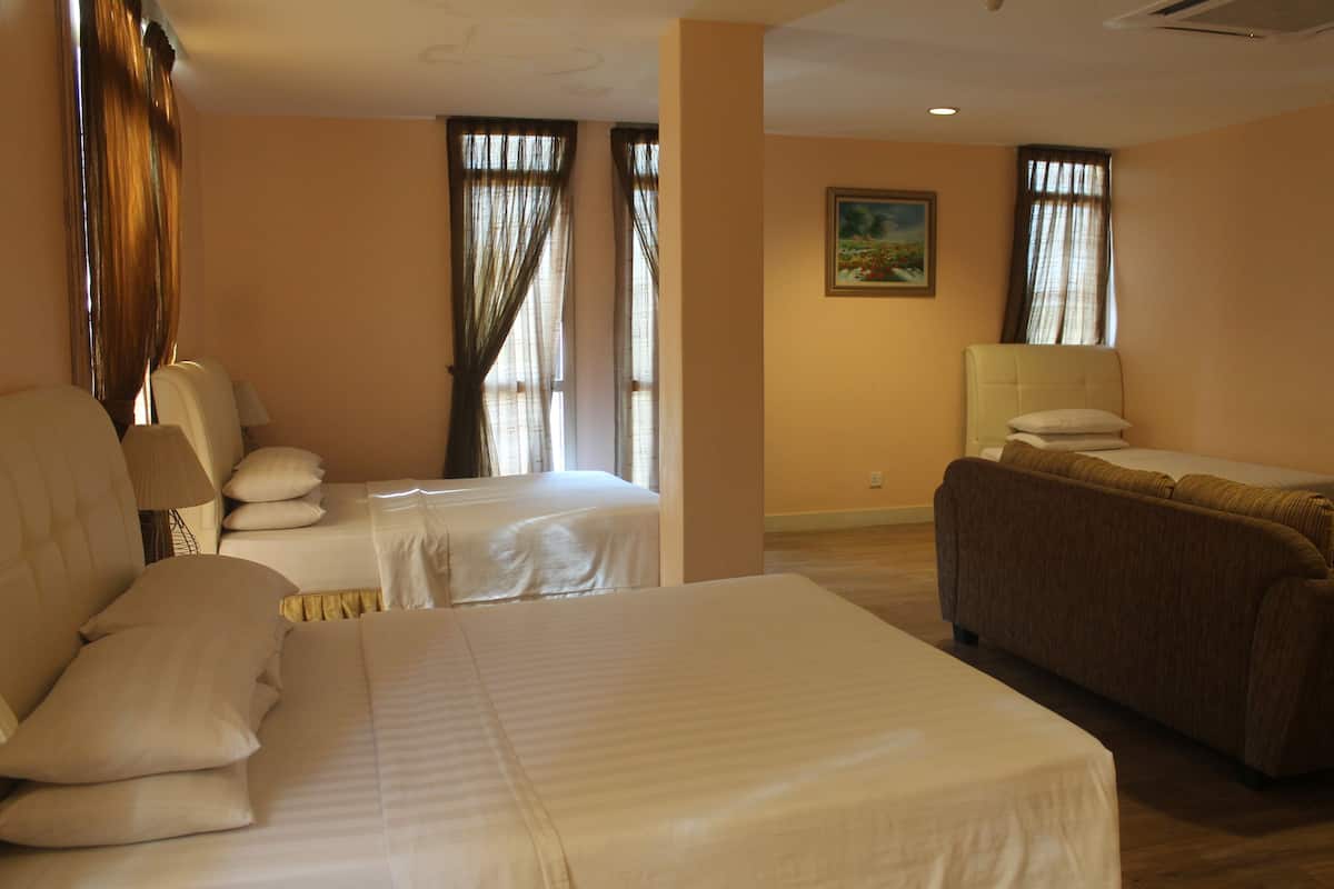 Family Quintet Room