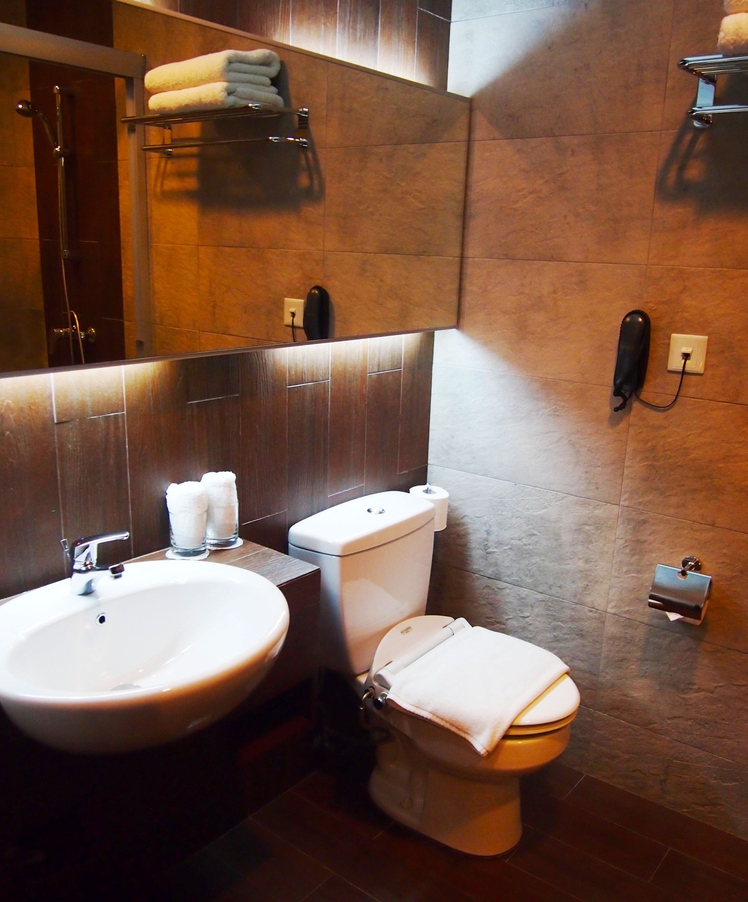 shower, free toiletries, towels