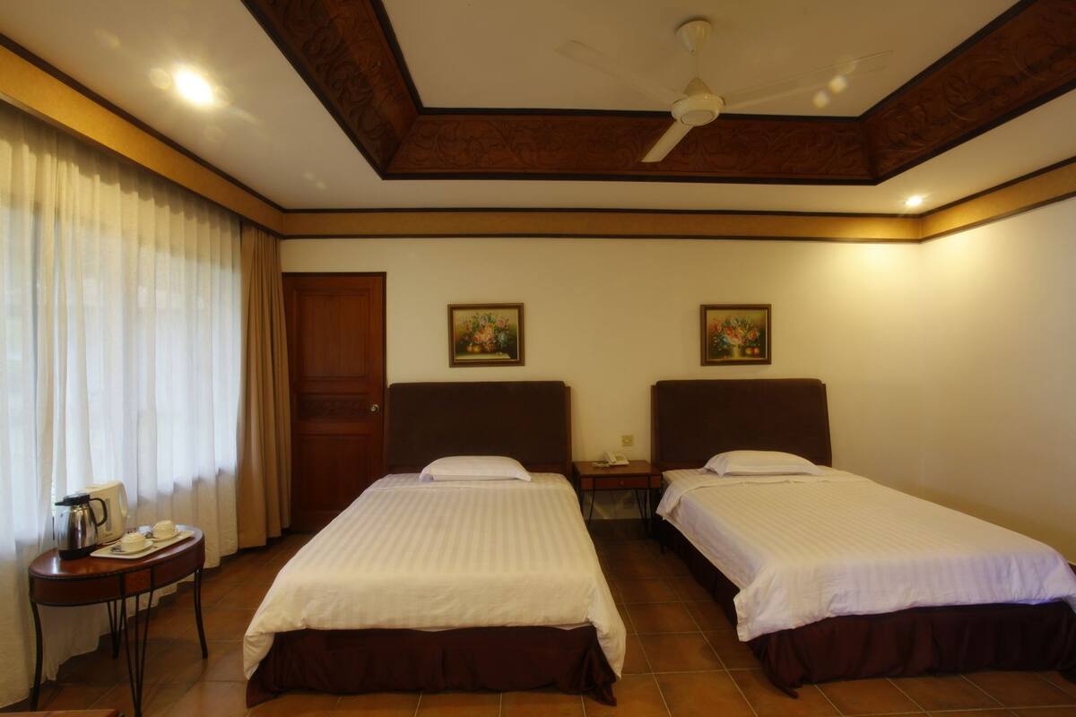 Deluxe Twin Room, 2 Single Beds | Soundproofing, iron/ironing board