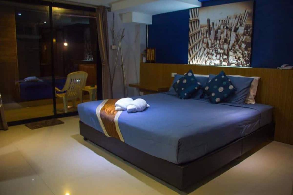Deluxe Double Room, Pool Access | In-room safe, rollaway beds, free WiFi, bed sheets