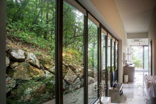 Room (French White) | Premium bedding, individually decorated, individually furnished - Hotel Mumu (Incheon)