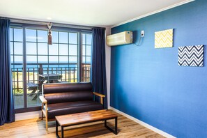 Living area - Beachscape Pension (Jeju City)