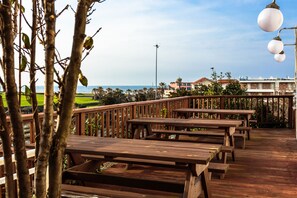 BBQ/picnic Area - Beachscape Pension (Jeju City)