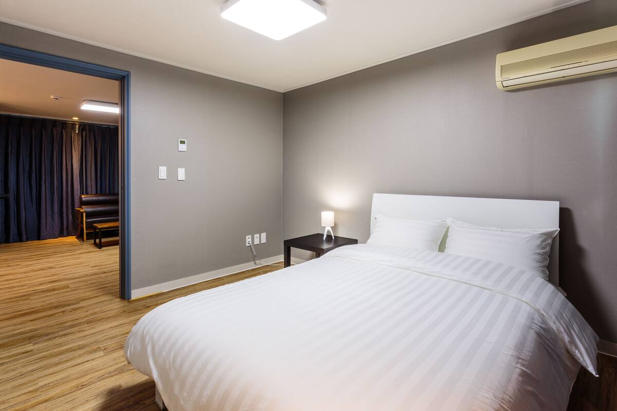 House, 1 Bedroom | Down comforters, WiFi (free)