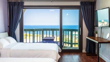 Studio, 2 Double Beds | Down comforters, free WiFi