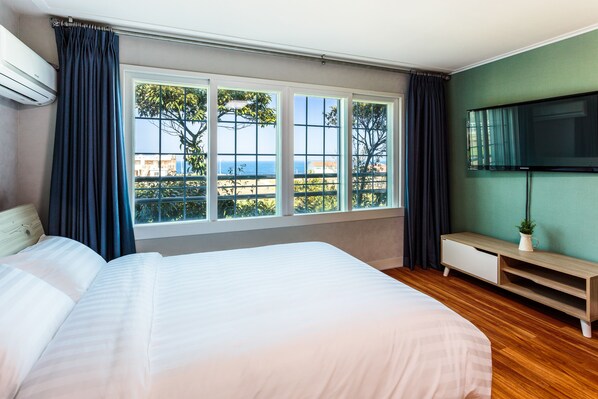 Down duvets, free WiFi - Beachscape Pension (Jeju City)