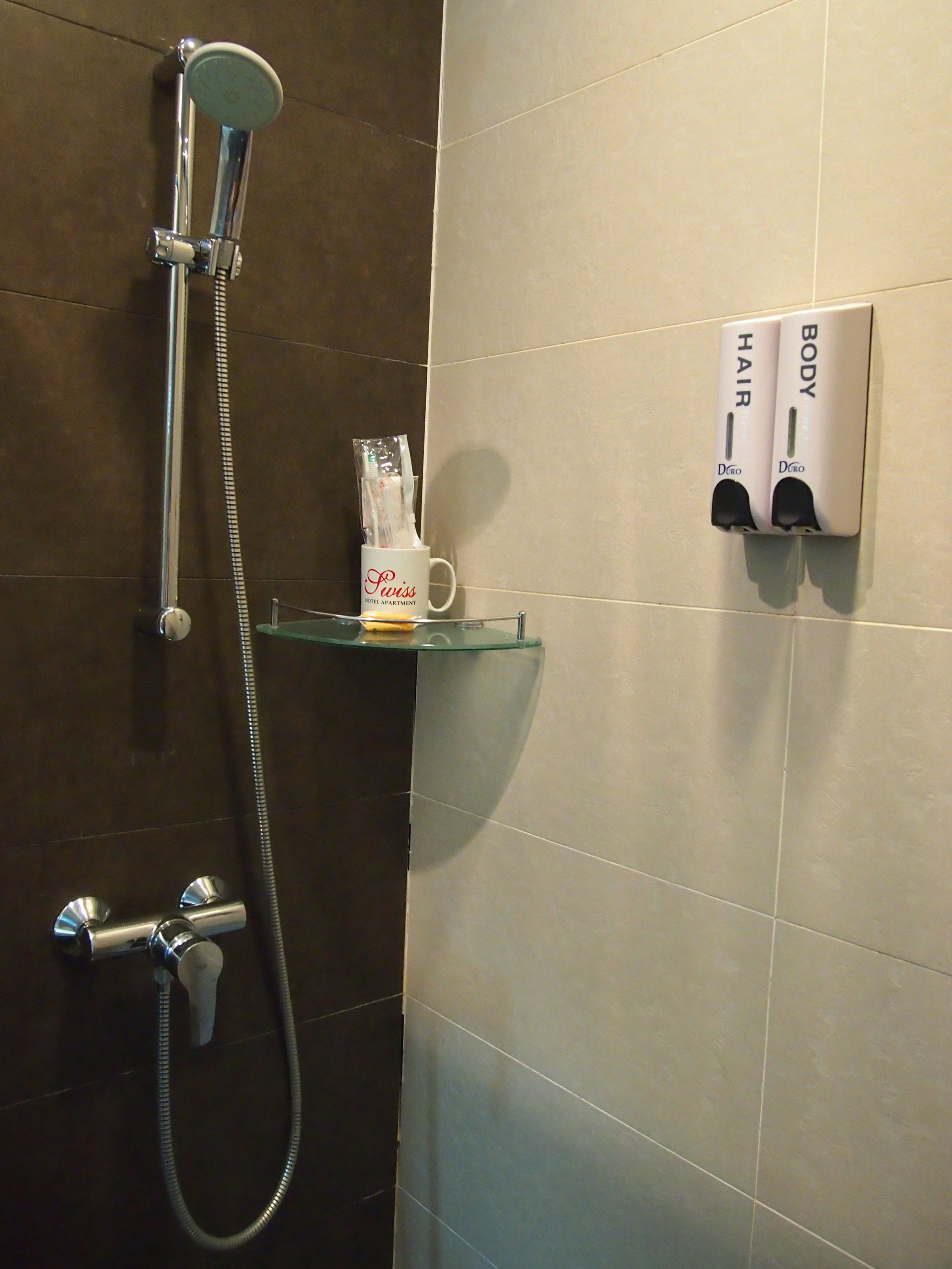 Kamar Standar, 1 Tempat Tidur Queen | Kamar mandi | Perlengkapan mandi gratis, pengering rambut, sandal, dan handuk