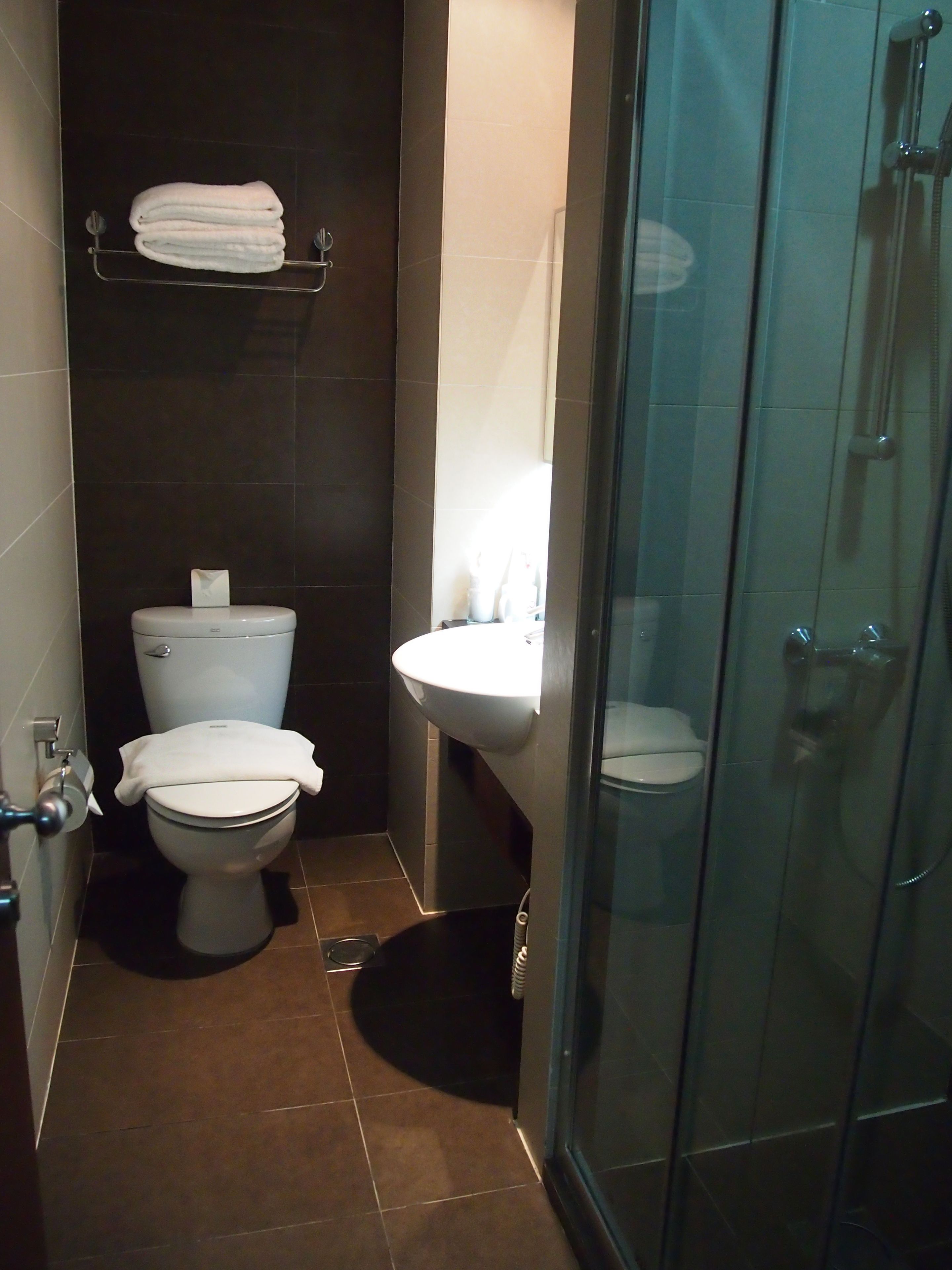 standard queen | bathroom | free toiletries, hair dryer, slippers, towels