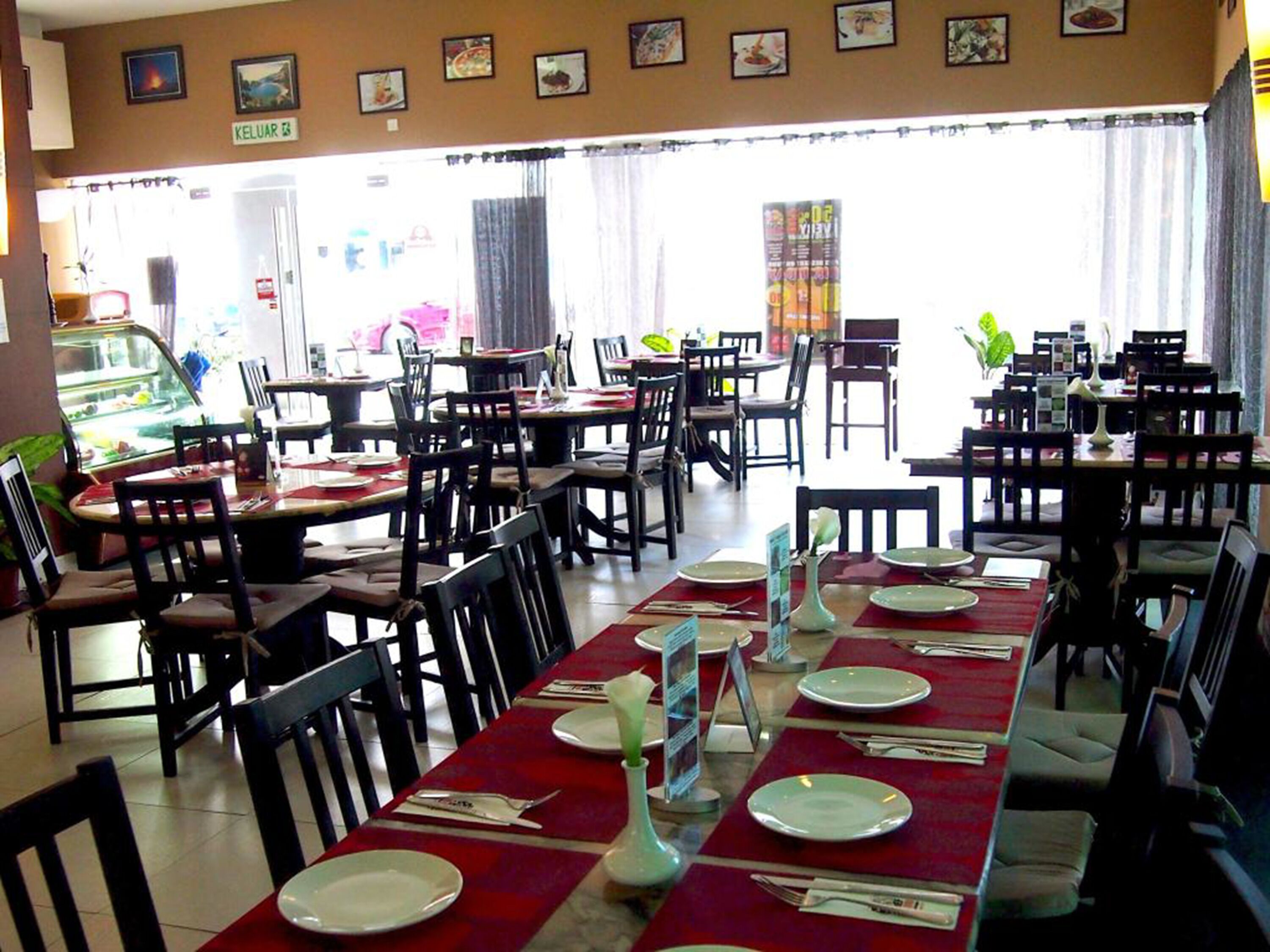 daily cooked-to-order breakfast (bnd 10 per person)