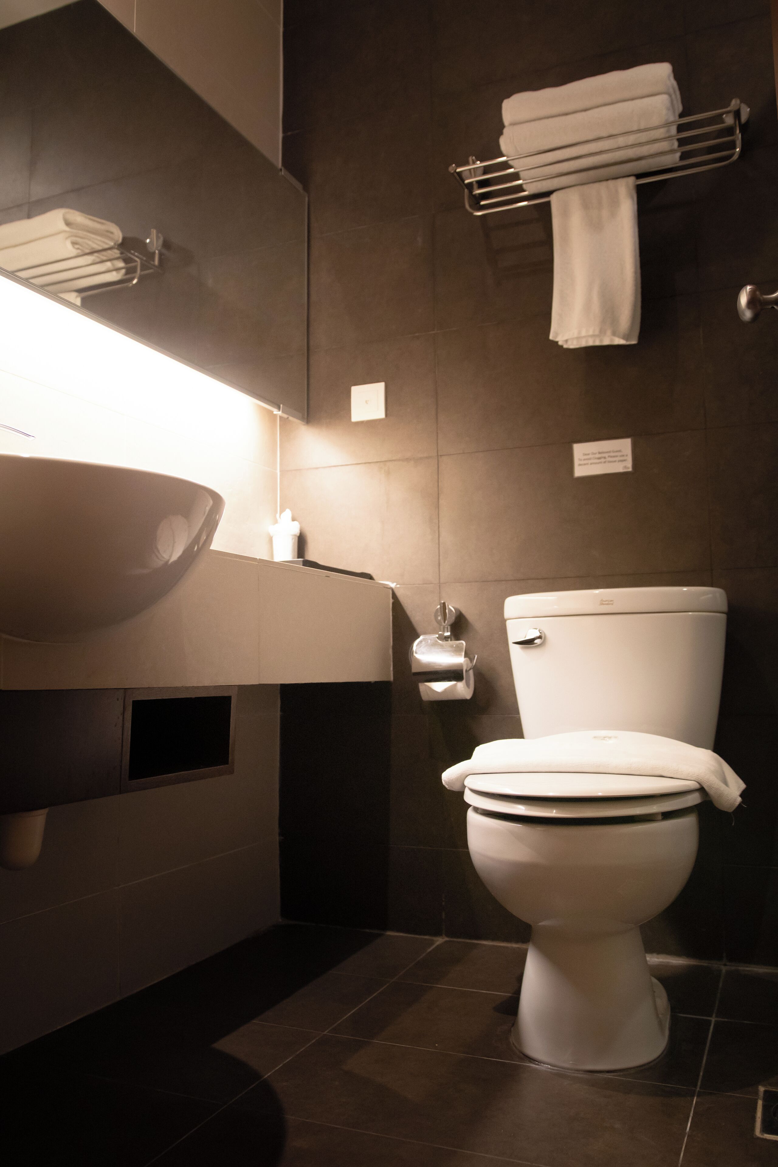 standard single room | bathroom | free toiletries, hair dryer, slippers, towels