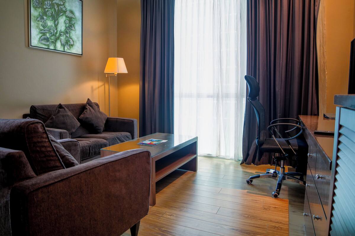 junior suite king | living area | 32-inch lcd tv with satellite channels, tv