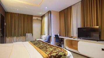 Desk, iron/ironing board, free WiFi