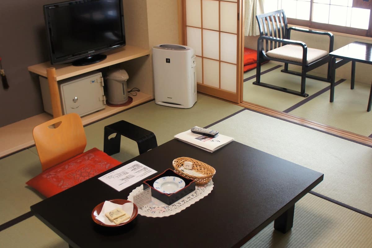 Traditionelt værelse (Standard Japanese Style, 13sqm) | Opholdsområde | Fladskærms-tv