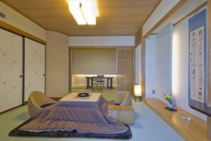 Suíte tradicional (Japanese, OpenAirBath, DiningRoom) | Frigobar, cofres nos quartos, escrivaninha, Wi-Fi de cortesia