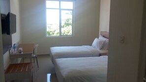 مكتب وتجهيزات عازلة للصوت ومكواة/لوح كي وواي فاي مجانًا