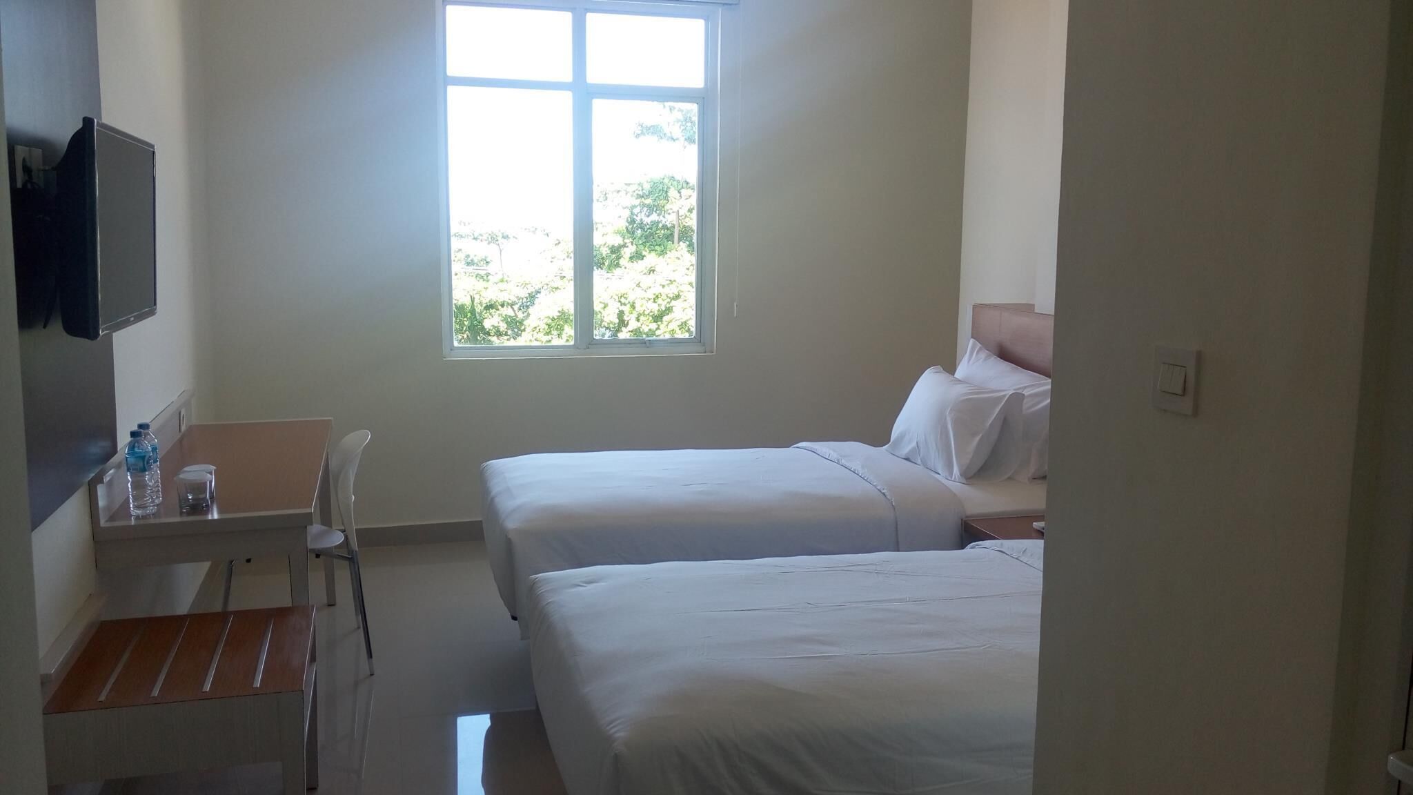 Desk, soundproofing, iron/ironing board, free WiFi