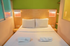 办公桌、隔音、免费 WiFi、床单