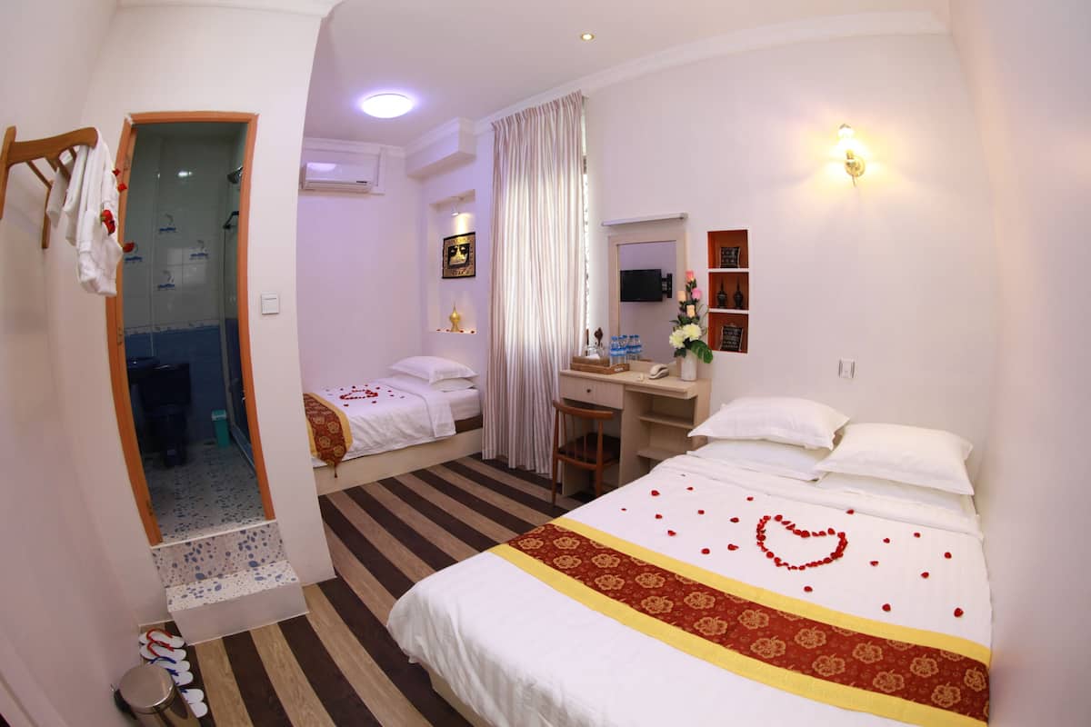 In-room safe, desk, WiFi (free)