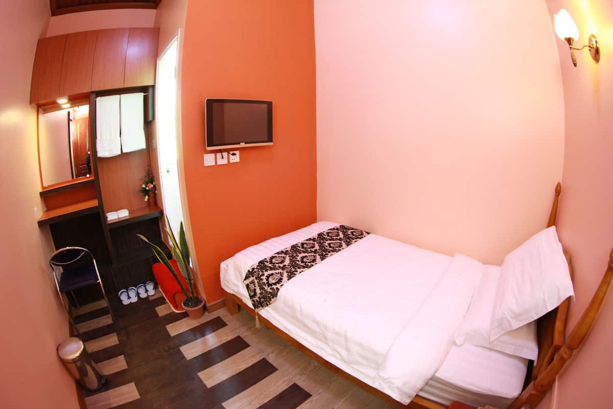 In-room safe, desk, WiFi (free)