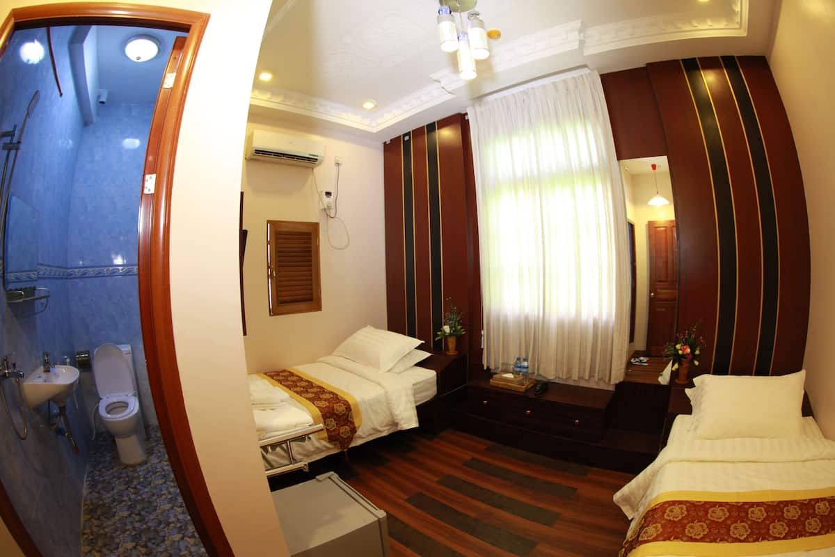 In-room safe, desk, WiFi (free)