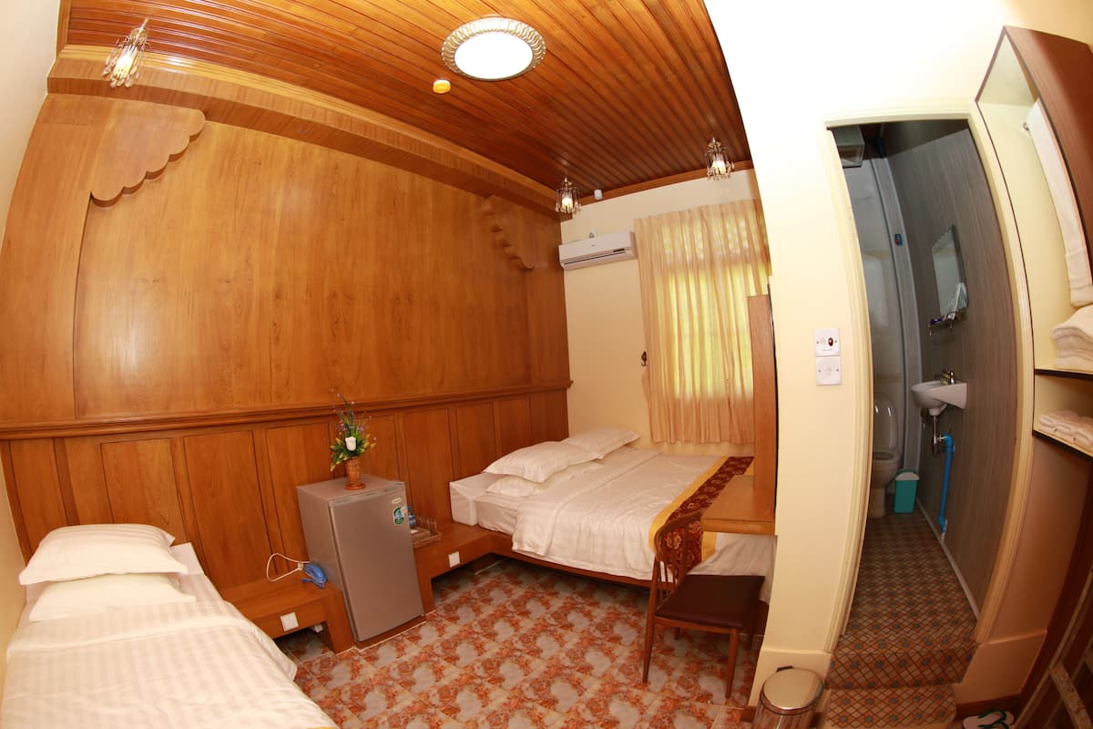 In-room safe, desk, WiFi (free)