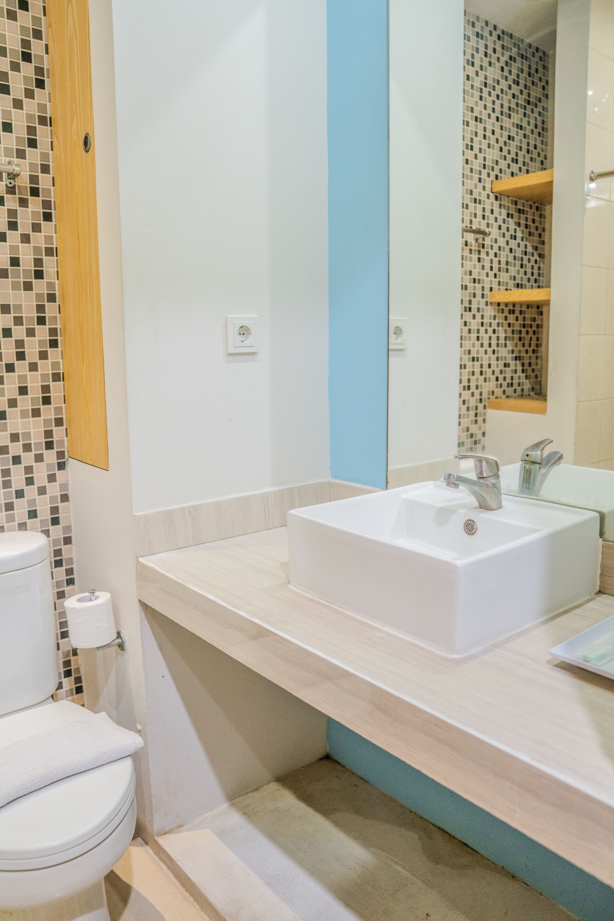 Shower, free toiletries, slippers, towels