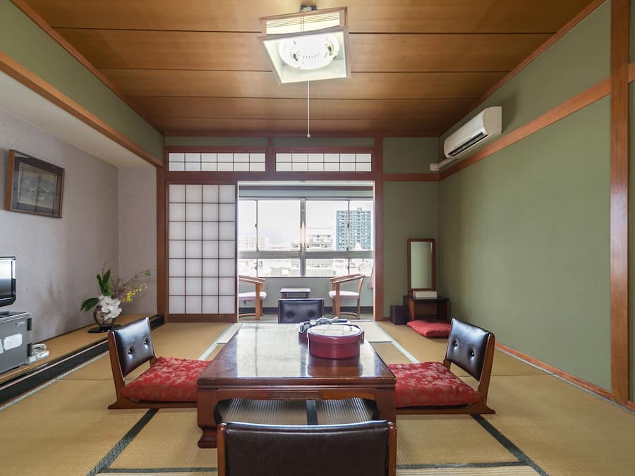 Quarto (Run of the House) | Área de estar | TV de tela plana