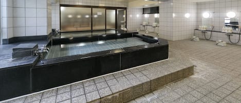 Indoor spa tub