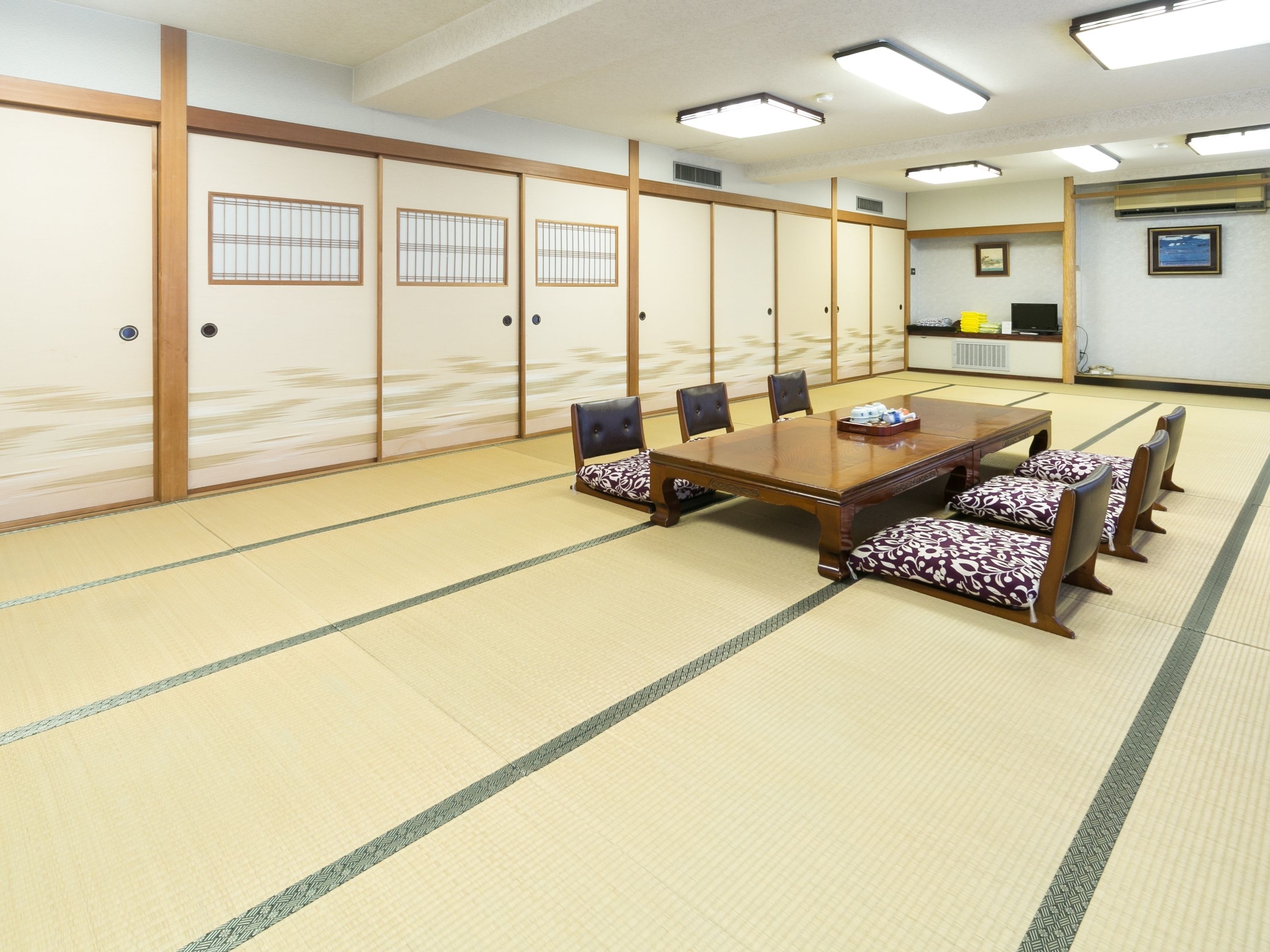 客室内のダイニングエリア