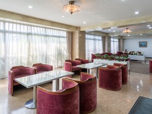Lobby-lounge