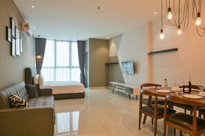 Egyptian cotton sheets, iron/ironing board, free WiFi - Daily Suites Atria (Petaling Jaya)