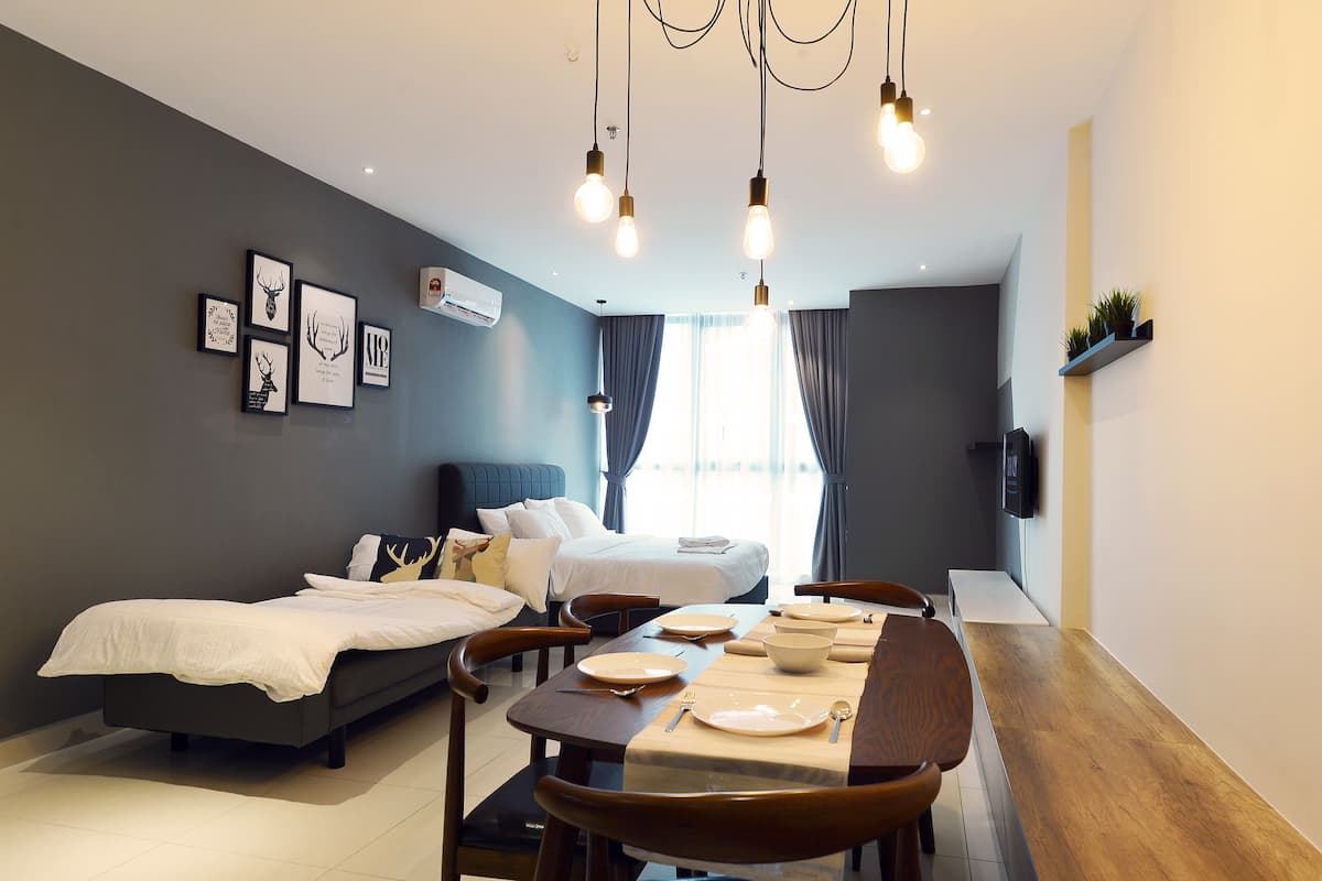 Suite Deluxe, 1 cama King size y sofá cama | Sábanas de algodón egipcio, tabla de planchar con plancha y wifi gratis