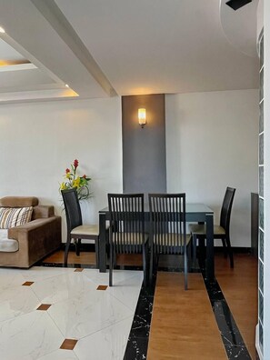 Living area - Rumnea Apartment (Phnom Penh)