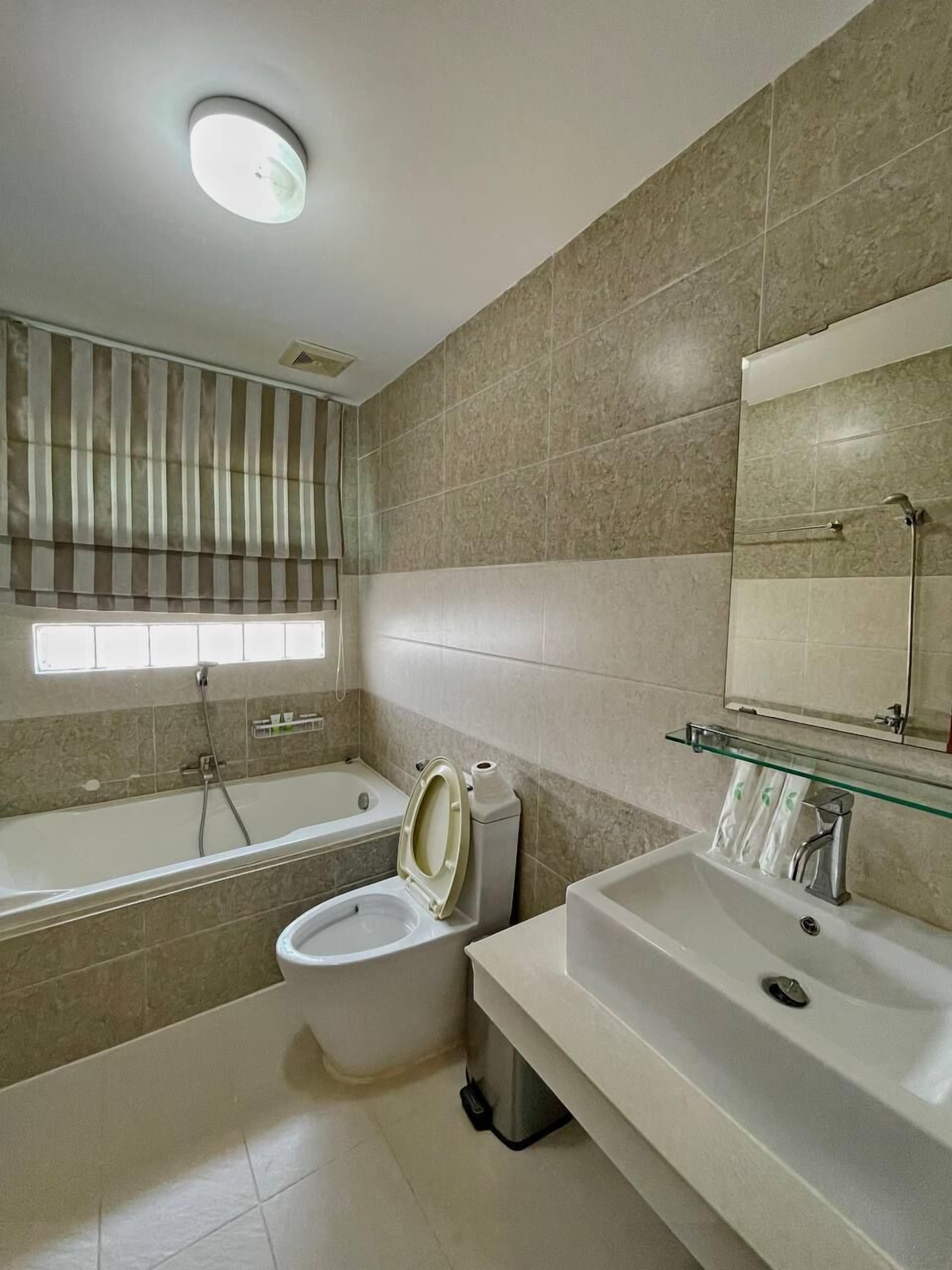 separate bathtub and shower, free toiletries, hair dryer, towels