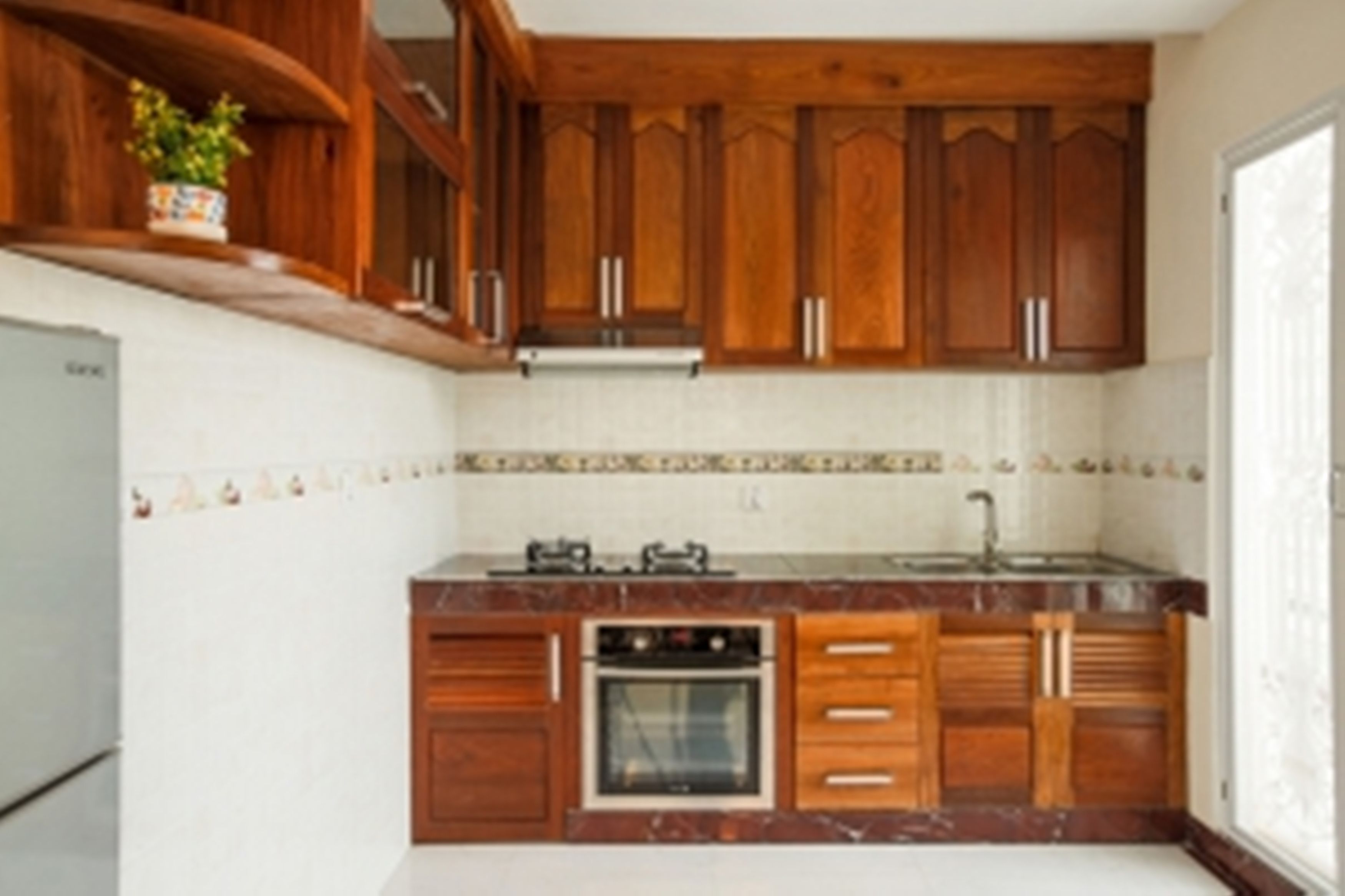fridge, electric kettle, high chair