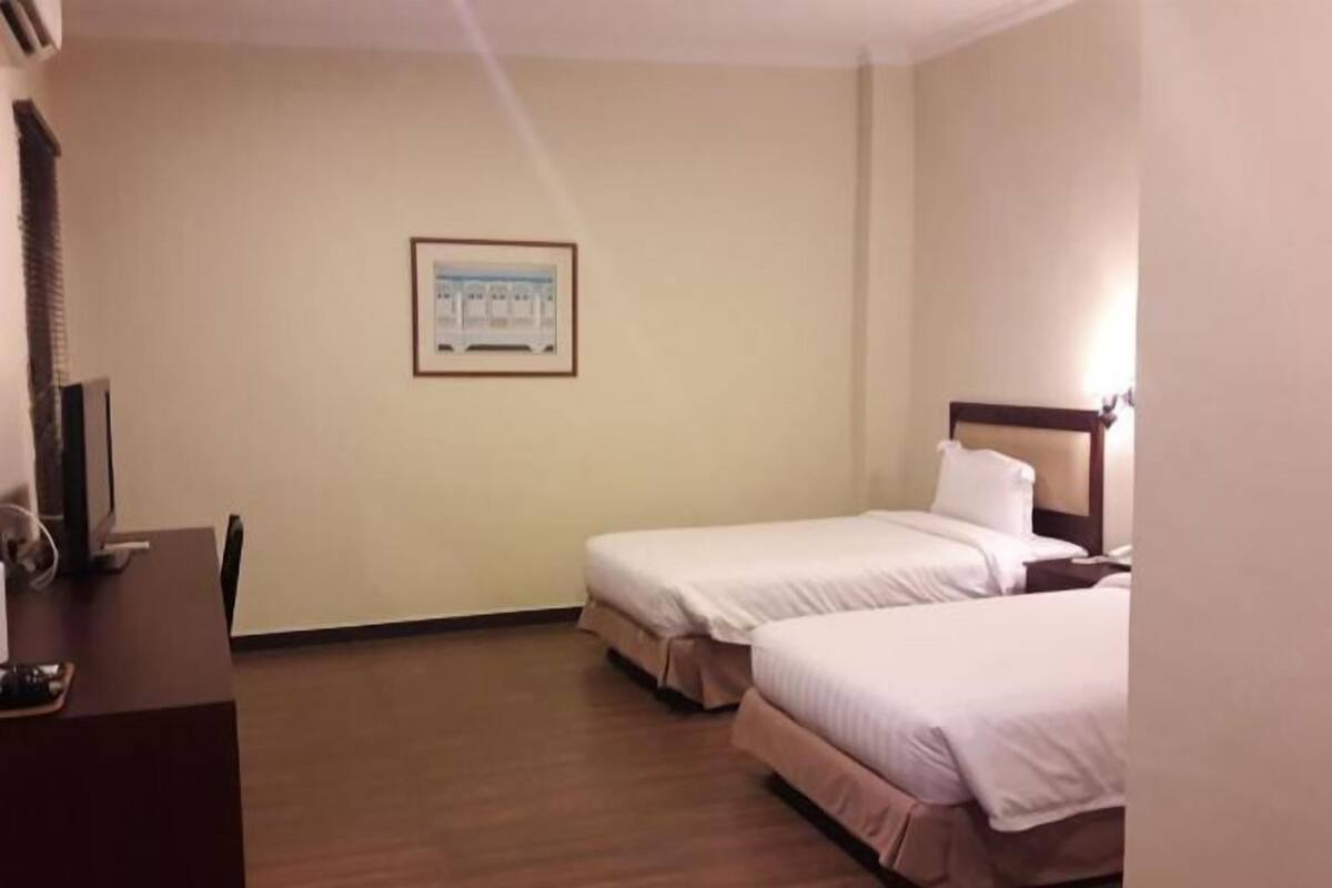 In-room safe, desk, iron/ironing board (on request), WiFi (free)