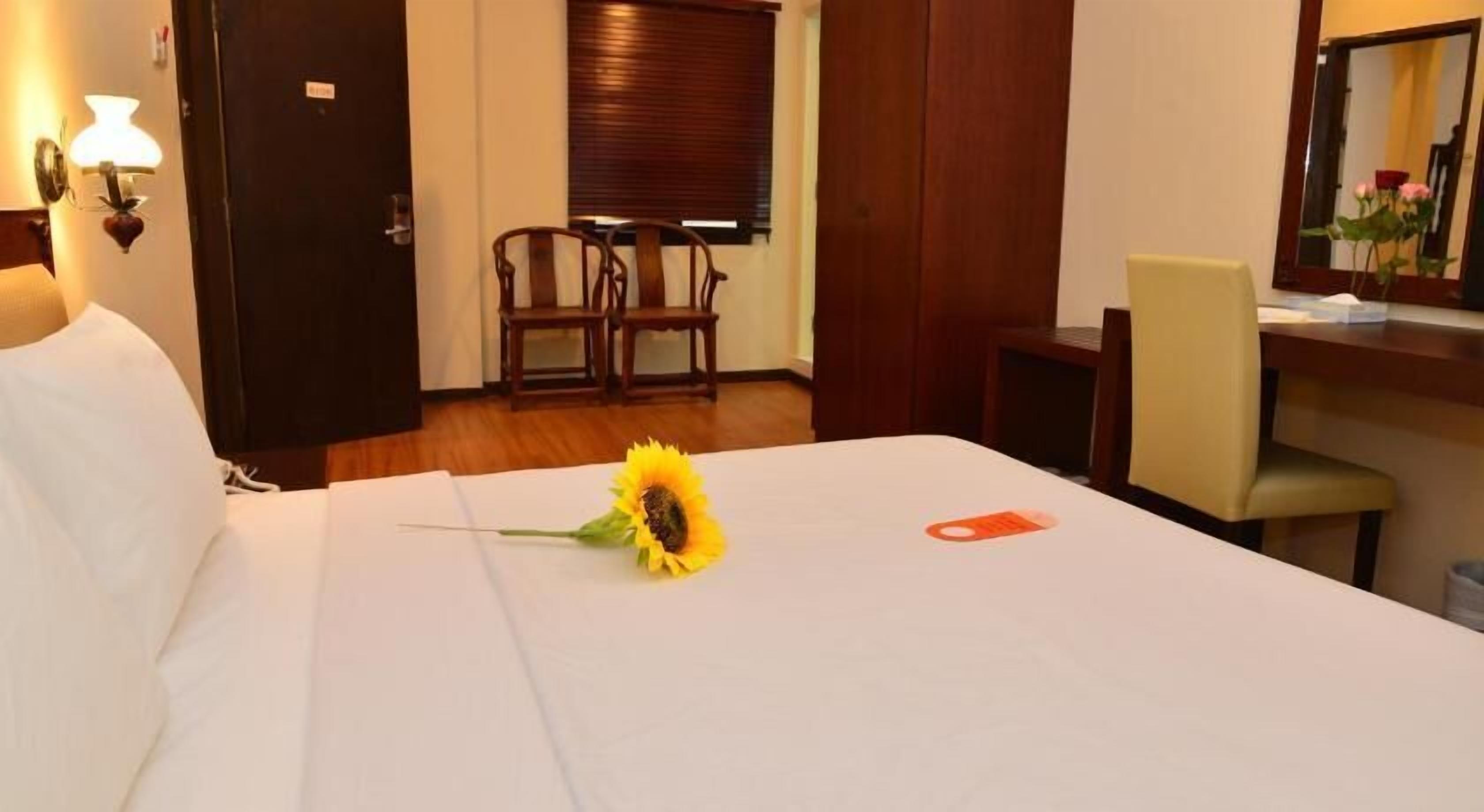 deluxe double or twin room | in-room safe, desk, iron/ironing board, free wifi