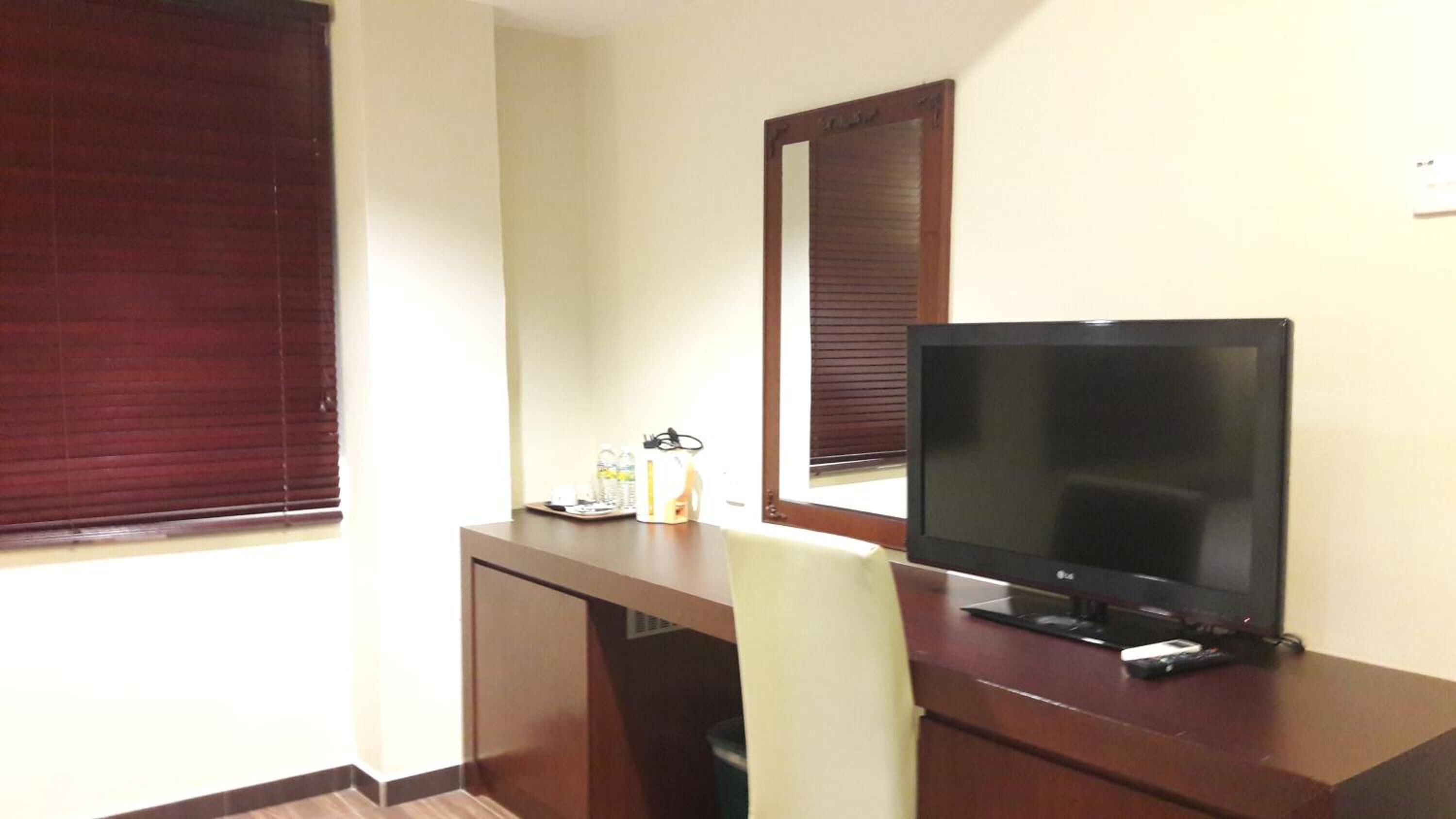 in-room safe, desk, iron/ironing board, free wifi