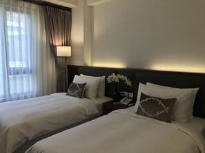 Kamar Twin Premium | Seprai premium, selimut bulu angsa, dan bantalan ekstra lembut