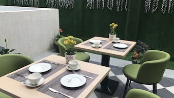 每日供應英式早餐 (費用另計)