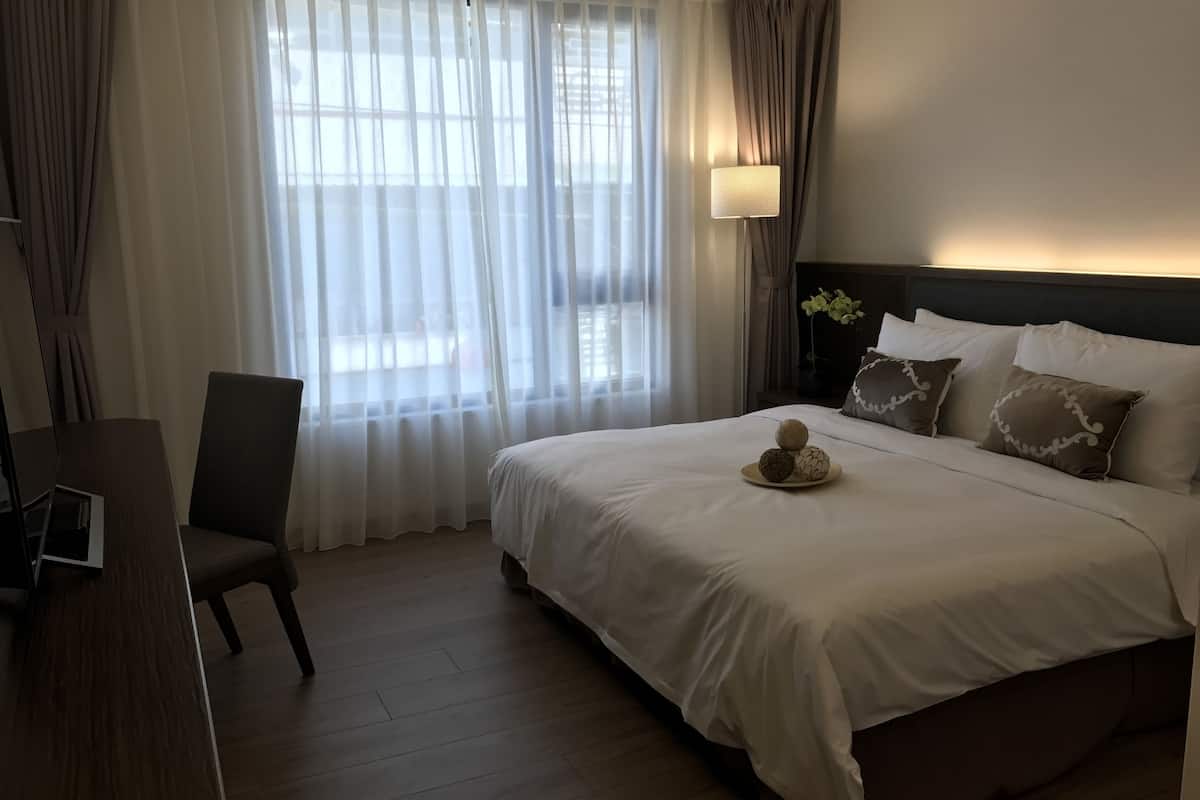 premium double room, 1 queen bed | premium bedding, down duvets, pillow-top beds, desk