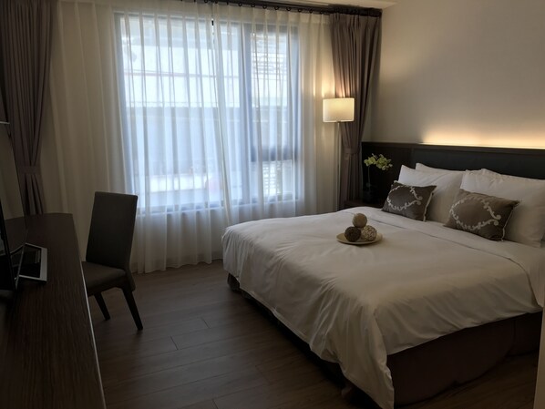 Premium Double Room, 1 Queen Bed | Premium bedding, down comforters, pillowtop beds, desk - ML Hotel (Chiayi City)
