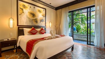 Superior Room, Garden View | Minibar, in-room safe, desk, soundproofing