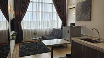 1 bedroom, in-room safe, desk, blackout curtains