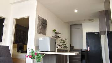Duplex, 2 Bedrooms | In-room safe, desk, blackout curtains, iron/ironing board