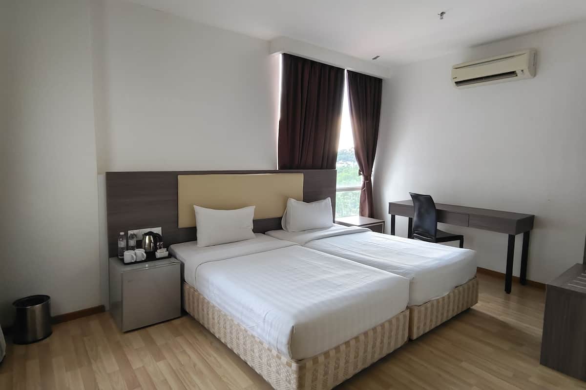 Phòng 2 giường đơn Superior, không hút thuốc | 1 phòng ngủ, két bảo mật tại phòng, bàn, màn/rèm cản sáng