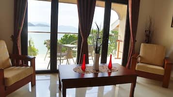 Apartment, 2 Bedrooms, Sea View | Living room | TV